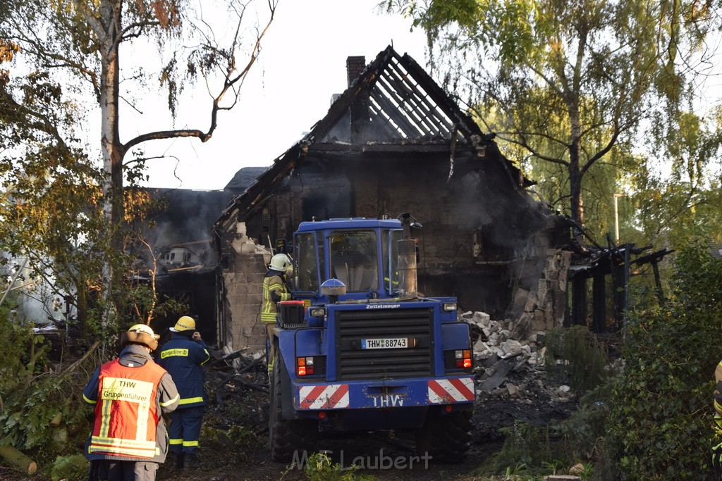 Grossfeuer Einfamilienhaus Siegburg Muehlengrabenstr P1003.JPG - Miklos Laubert